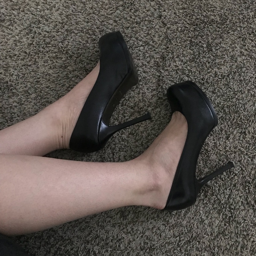 Yves Saint Laurent Pump